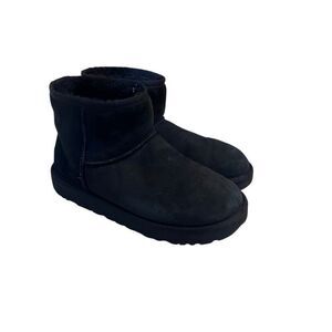 UGG Boots Womens 9 Classic Mini II Snow Black Pull On Suede Sheepskin Lined